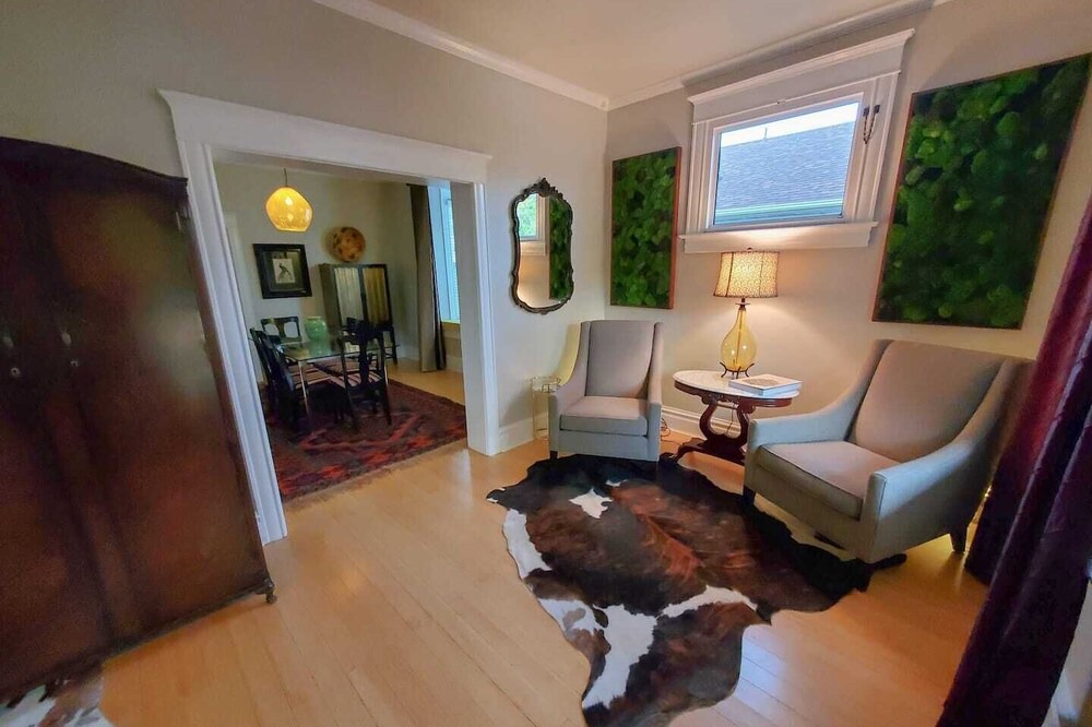 Photo of Bedroom in Central City