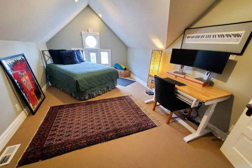 Photo of Bedroom in Central City