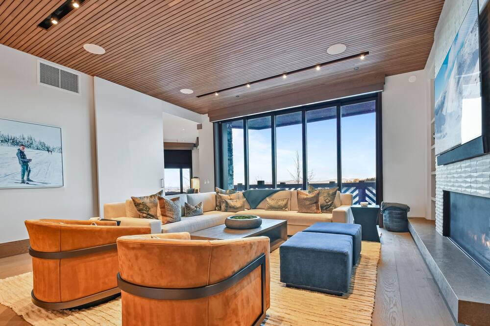 Photo of Livingroom in Empire Pass