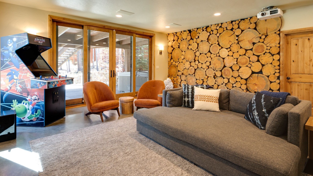 Photo of Livingroom in Warrior's Mark West