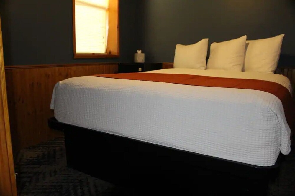 Photo of Bedroom in Canyon Lake
