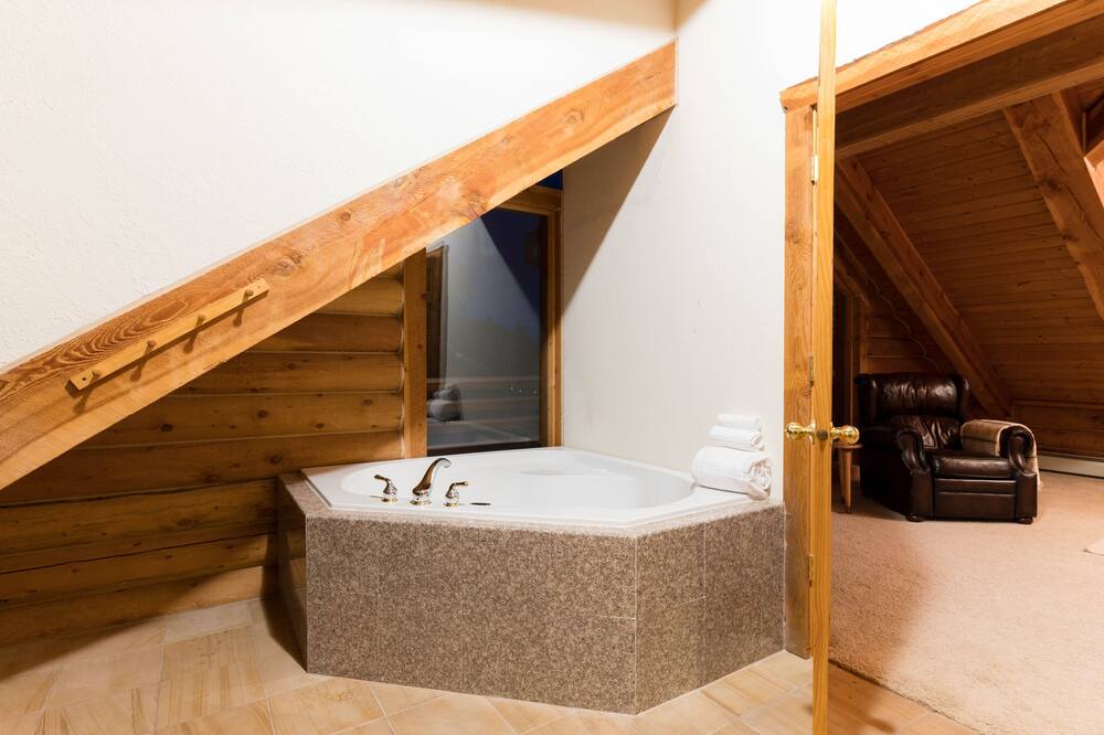 Photo of Bathroom in Summit Park