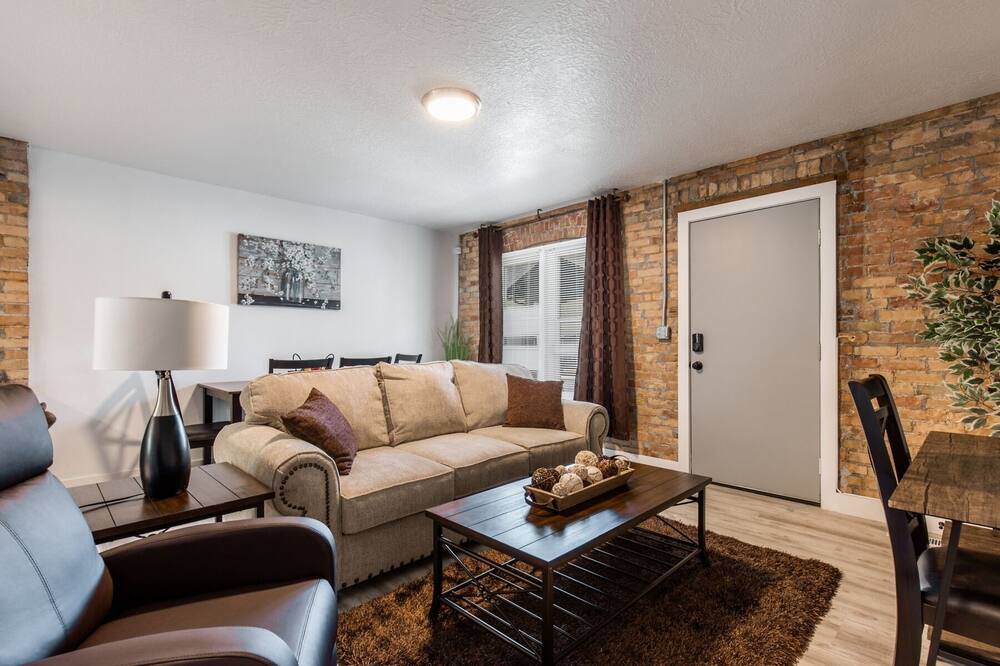 Photo of Bedroom in Central City
