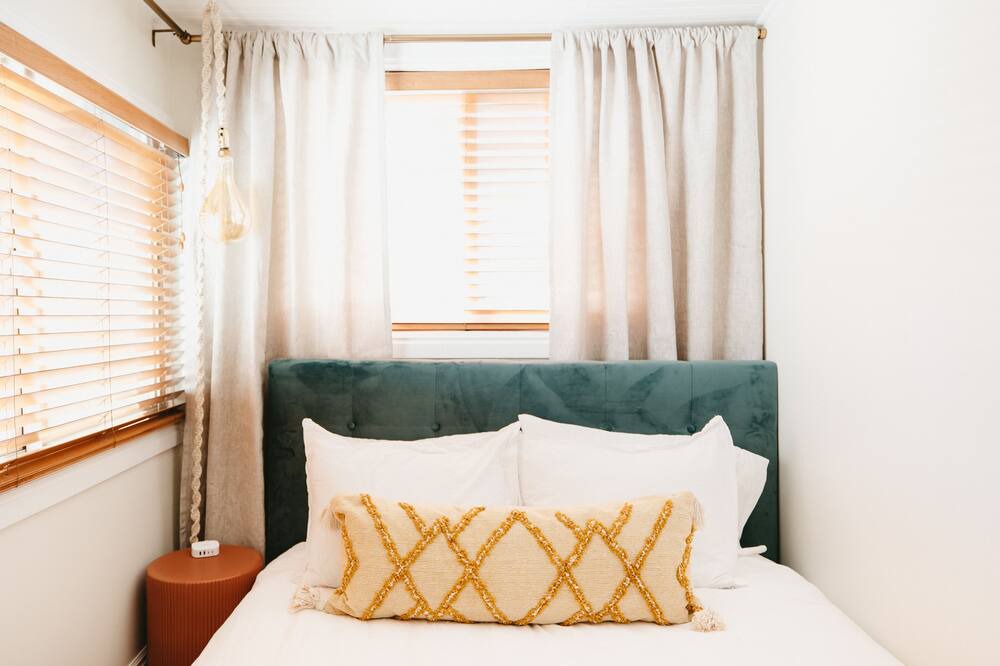 Photo of Bedroom in Central City