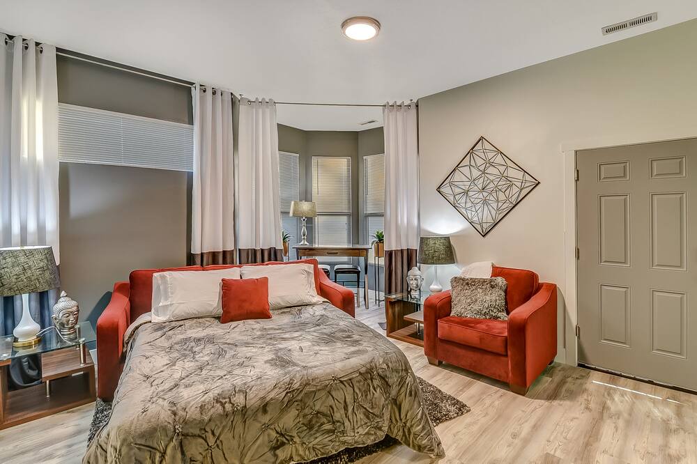 Photo of Bedroom in Central City