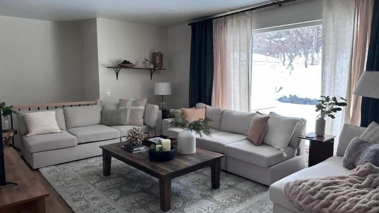 Photo of Livingroom in Olympus Cove