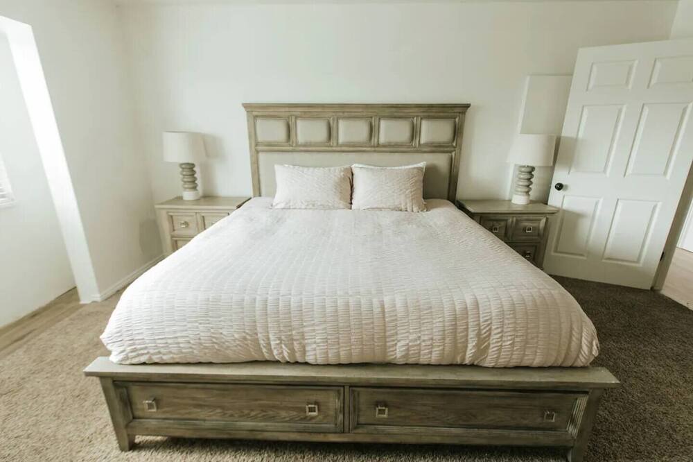 Photo of Bedroom in Lakeview