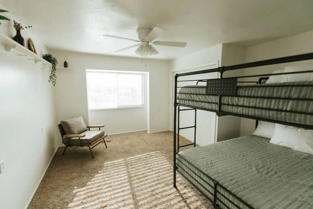 Photo of Bedroom in Lakeview