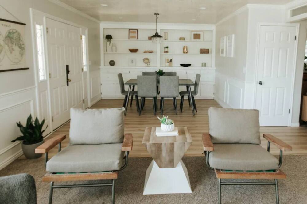 Photo of Livingroom in Lakeview