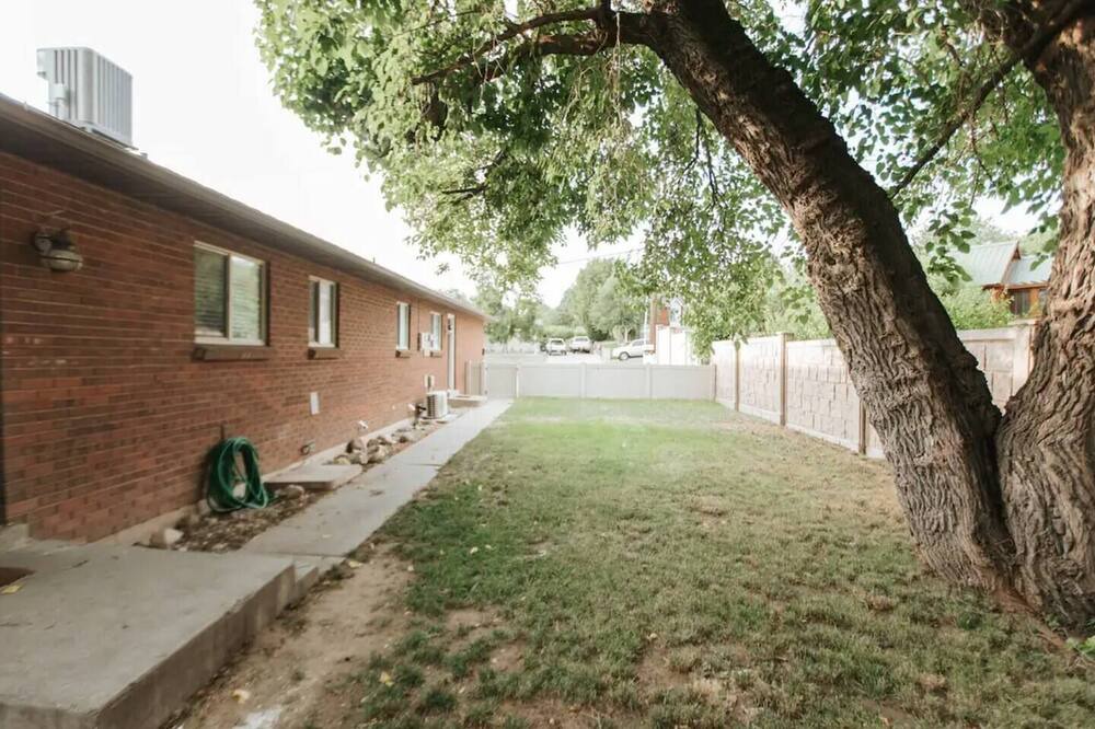 Photo of Outdoor in Lakeview