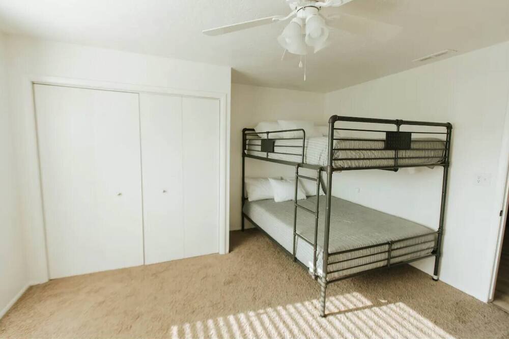 Photo of Bedroom in Lakeview