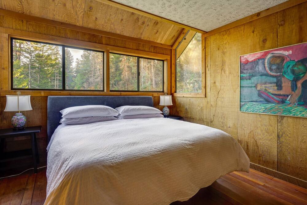 Photo of Bedroom in Summit Park