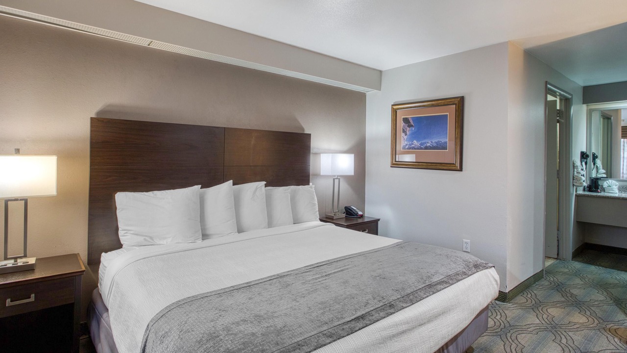 Photo of Bedroom in People's Freeway