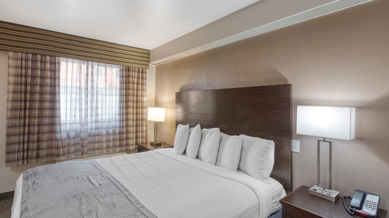 Photo of Bedroom in People's Freeway