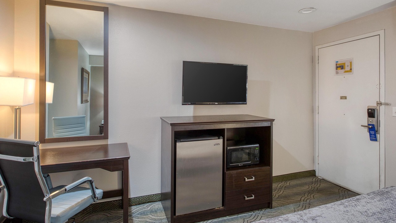 Photo of Bedroom in People's Freeway