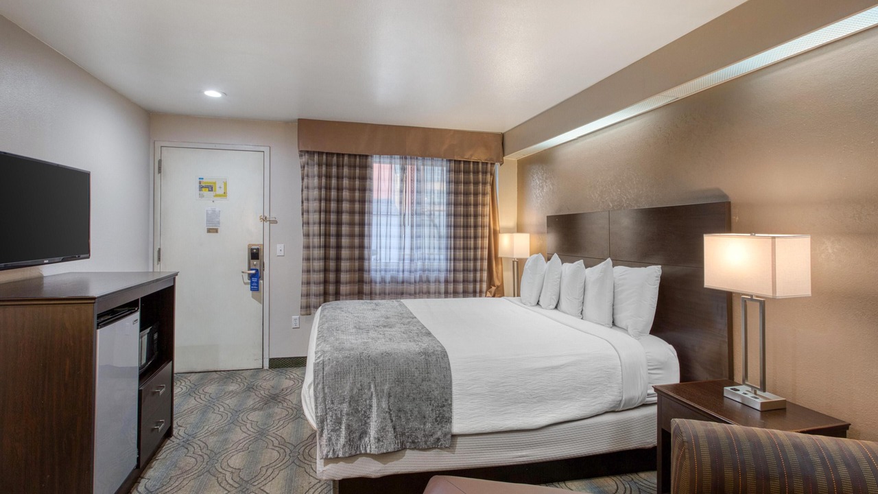Photo of Bedroom in People's Freeway