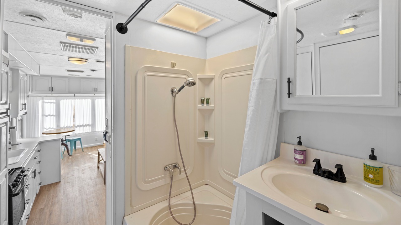 Photo of Bathroom in Tropic