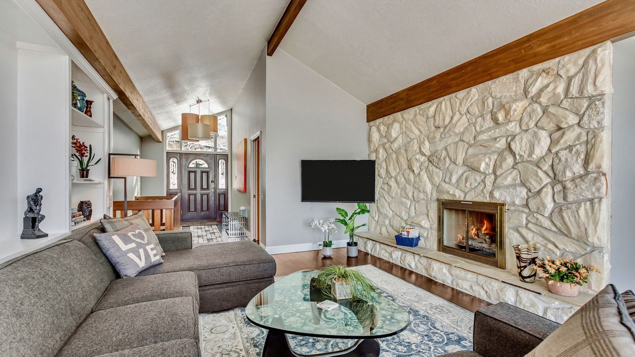 Photo of Livingroom in Olympus Cove