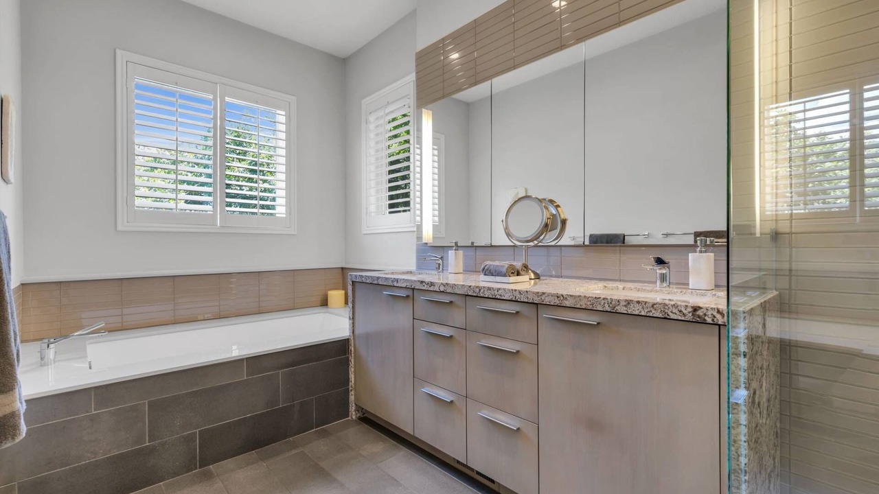 Photo of Bathroom in Sandy