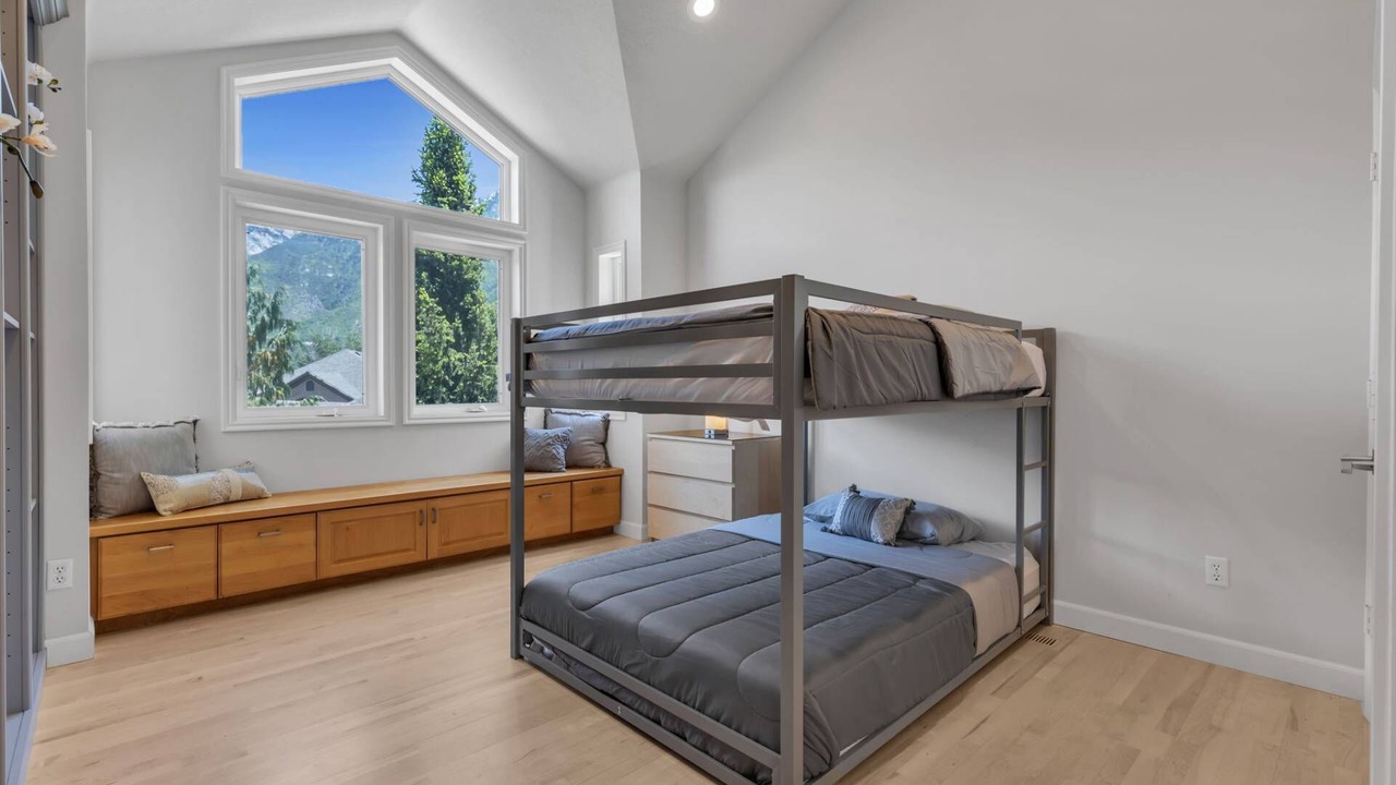 Photo of Bedroom in Sandy