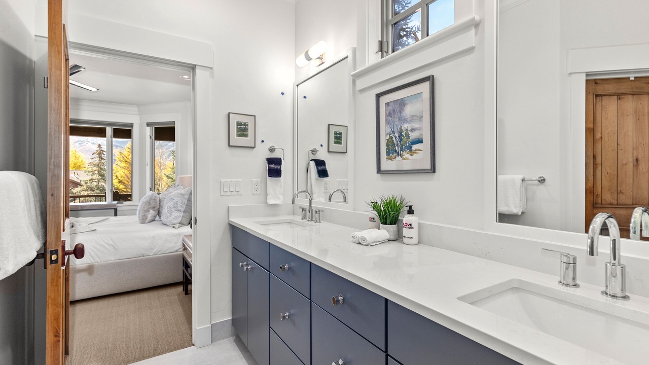 Photo of Bathroom in Park Meadows