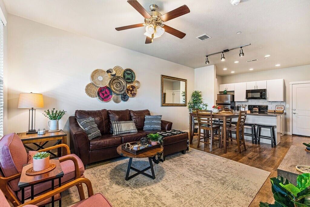 Photo of Livingroom in Draper
