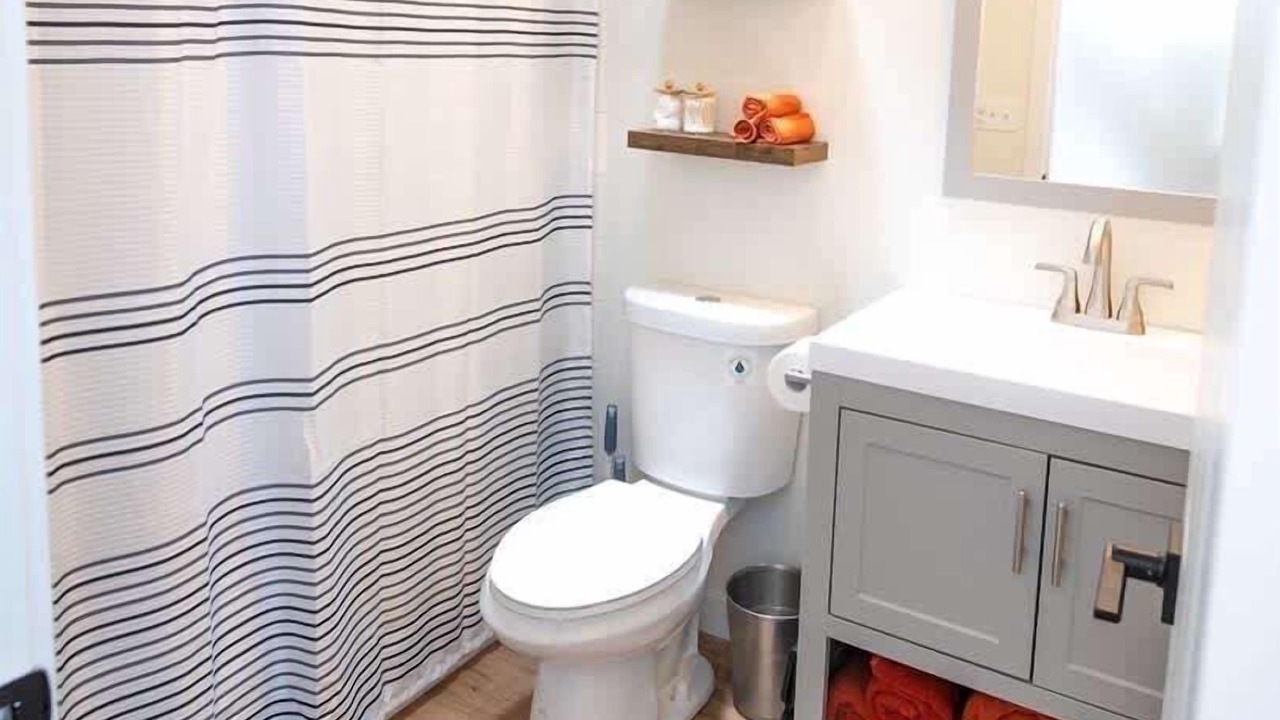 Photo of Bathroom in Page