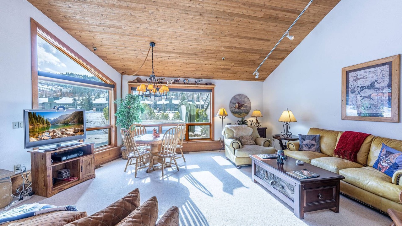 Photo of Livingroom in Deer Valley