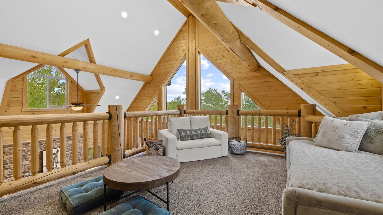 Photo of Livingroom in Tollgate Canyon