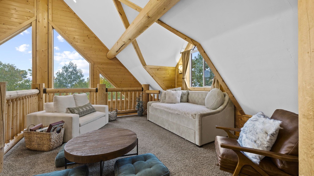 Photo of Livingroom in Tollgate Canyon