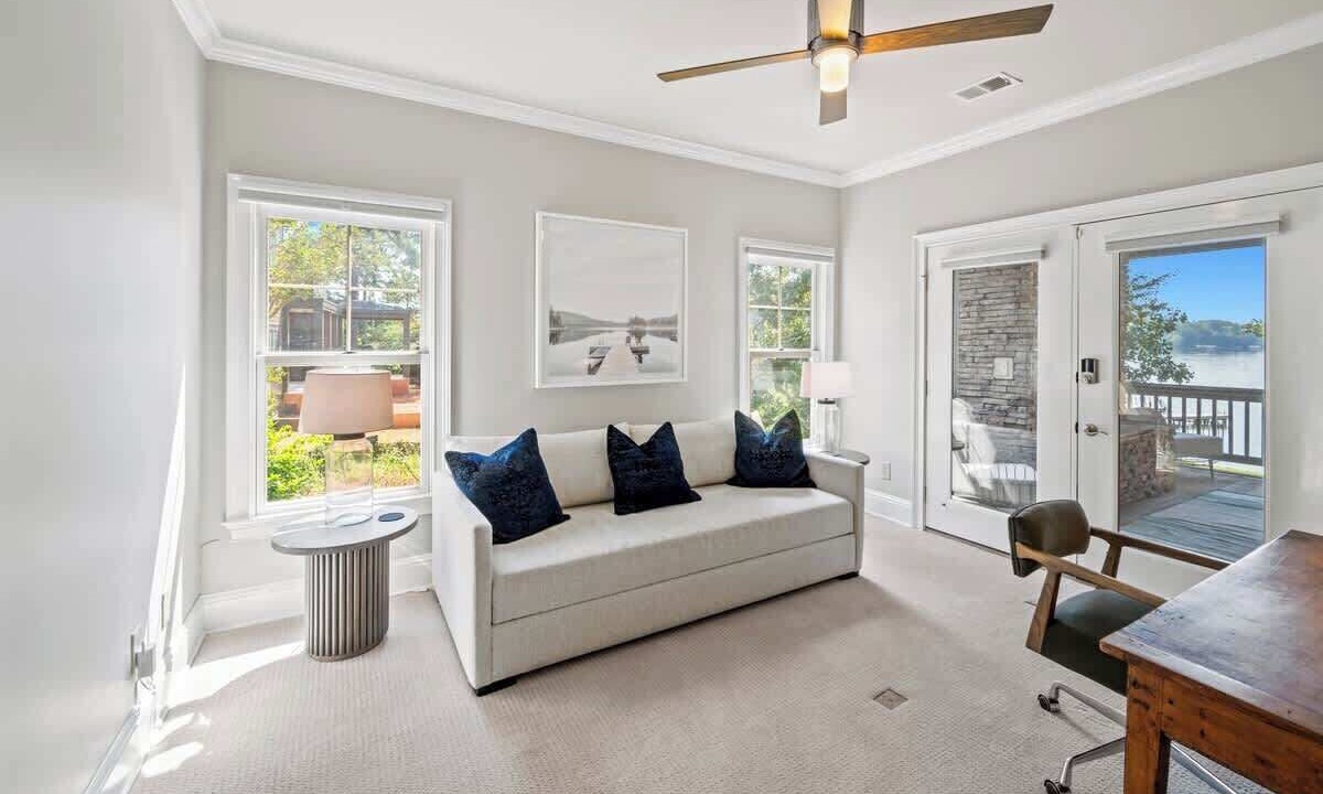 Photo of Livingroom in Eatonton