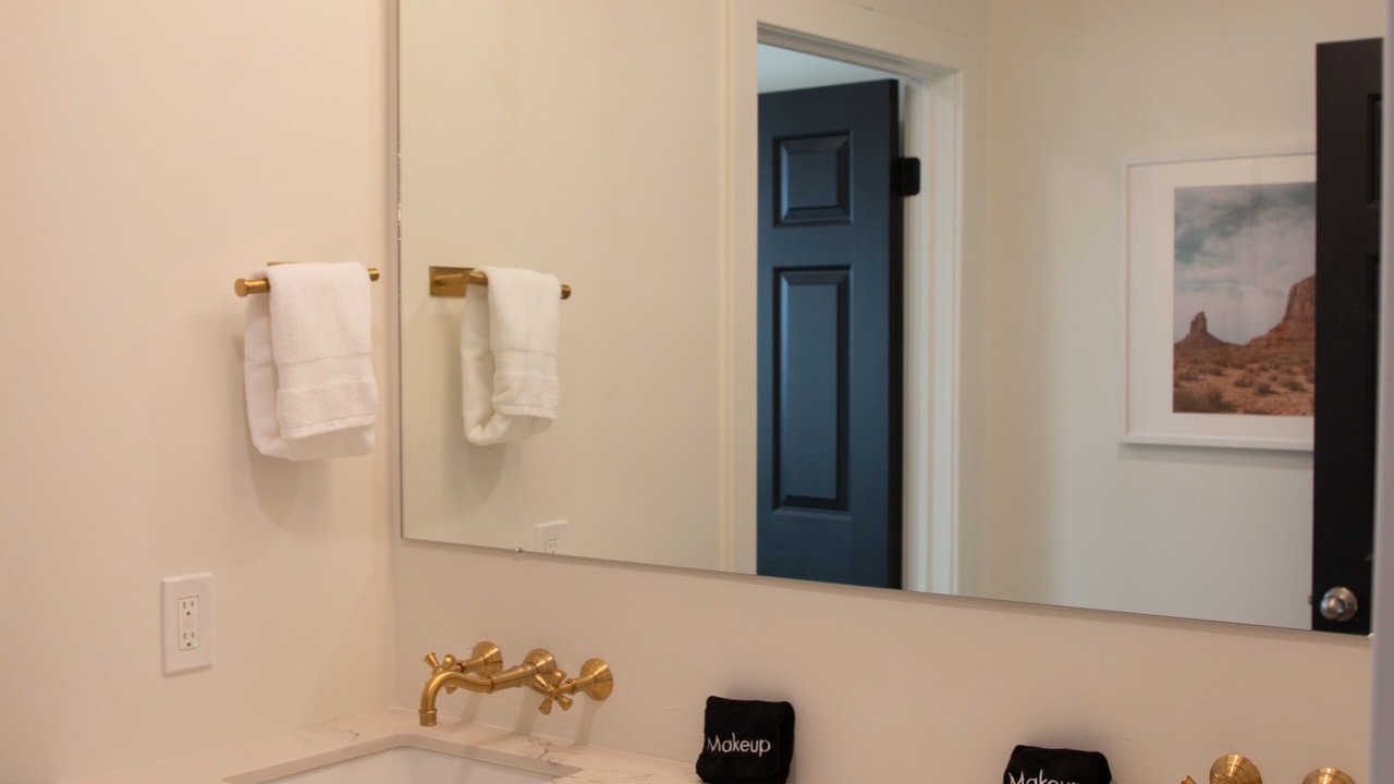 Photo of Bathroom in Sandy