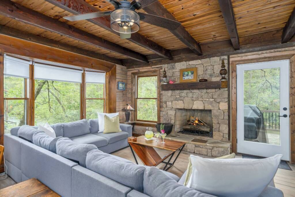Photo of Livingroom in Ellijay