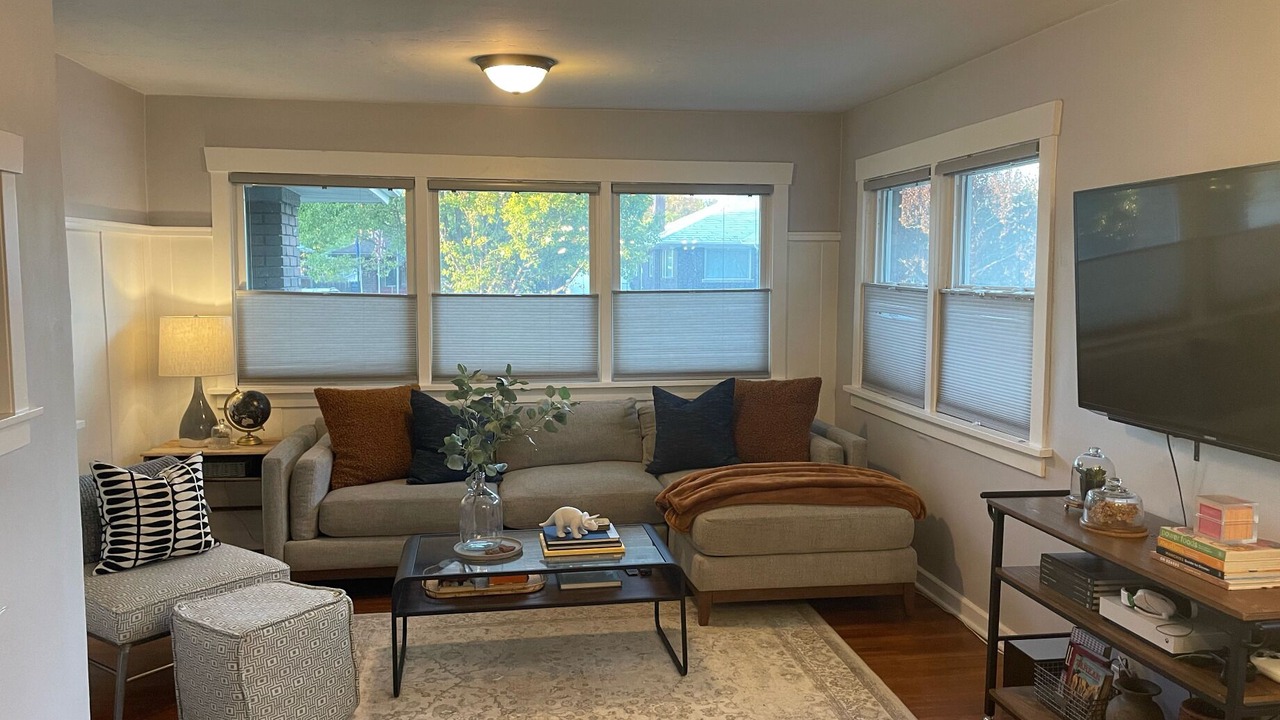Photo of Livingroom in People's Freeway