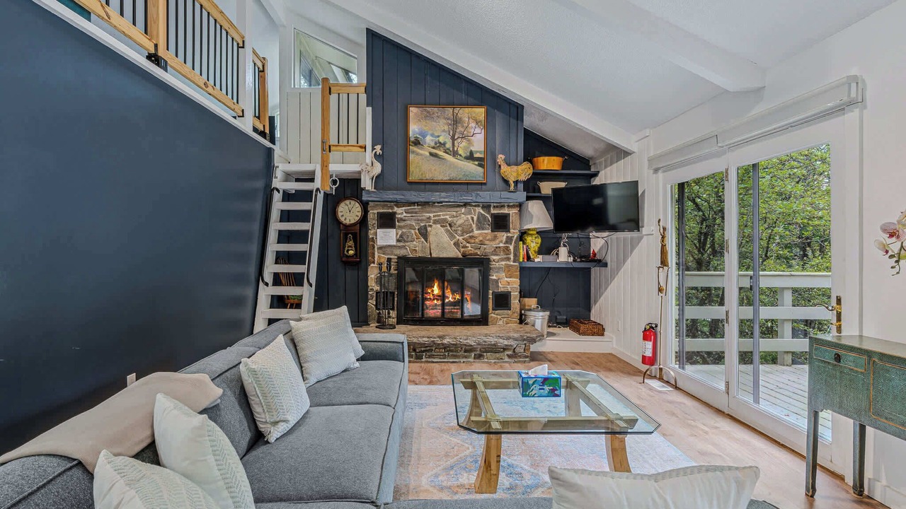 Photo of Livingroom in West Hartford