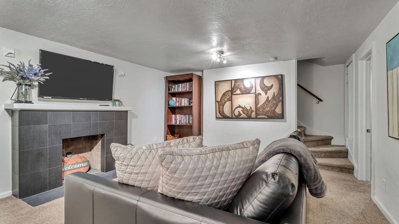 Photo of Livingroom in Yalecrest