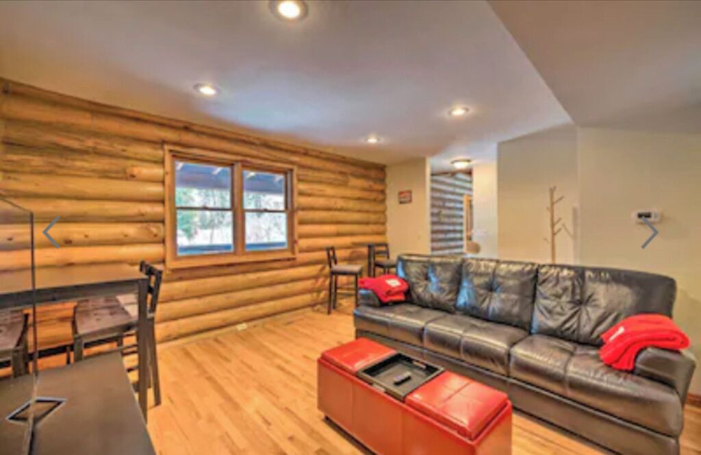 Photo of Livingroom in Summit Park