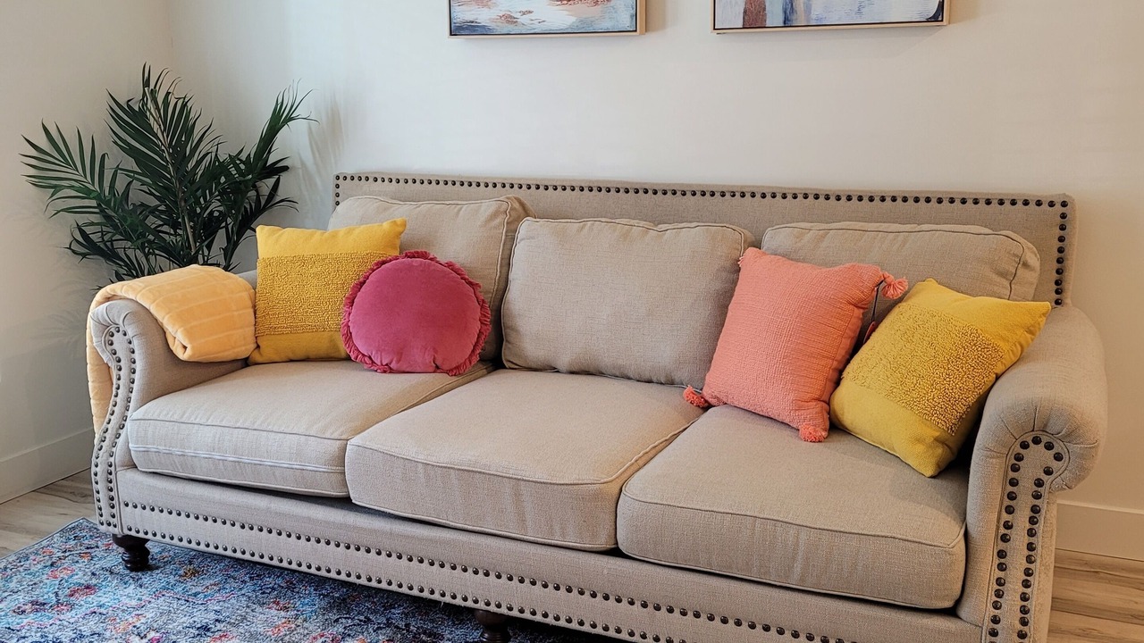 Photo of Livingroom in People's Freeway