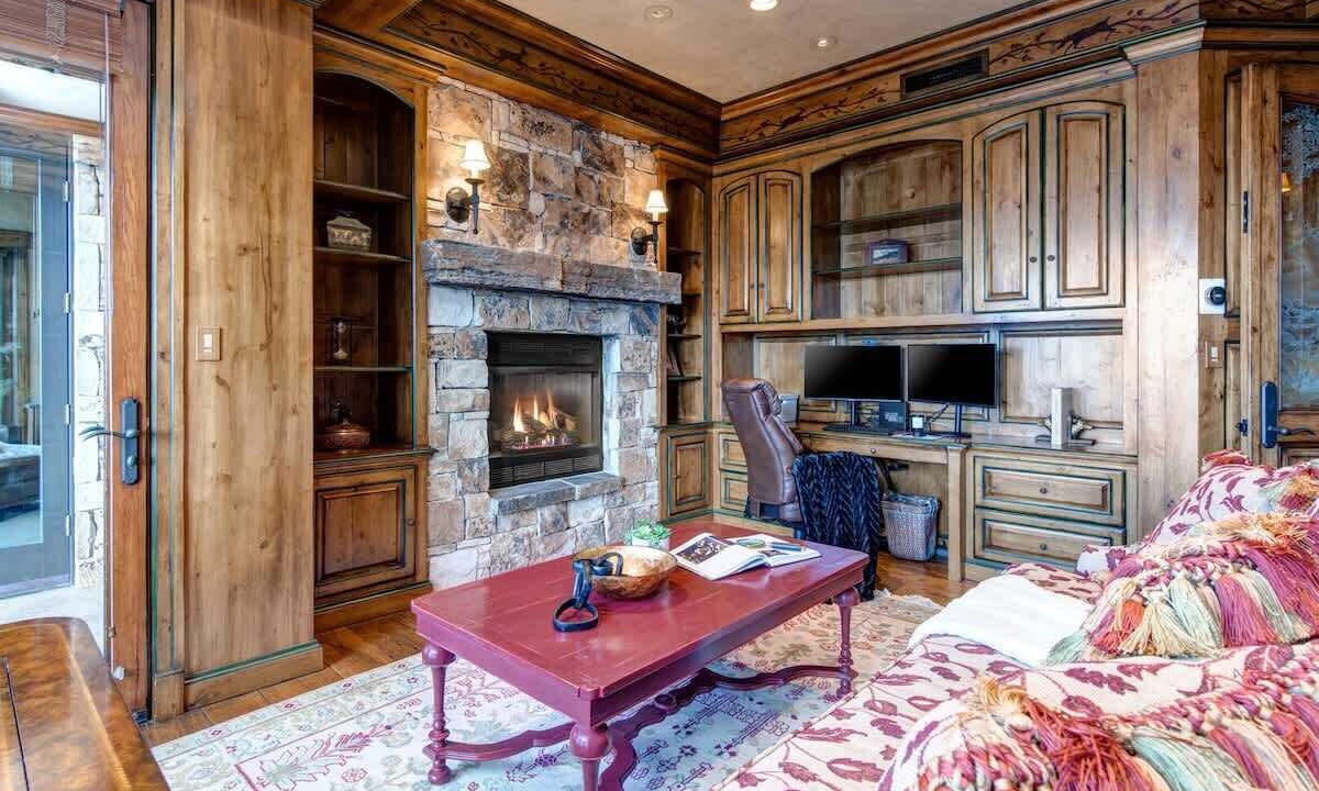 Photo of Livingroom in Deer Valley