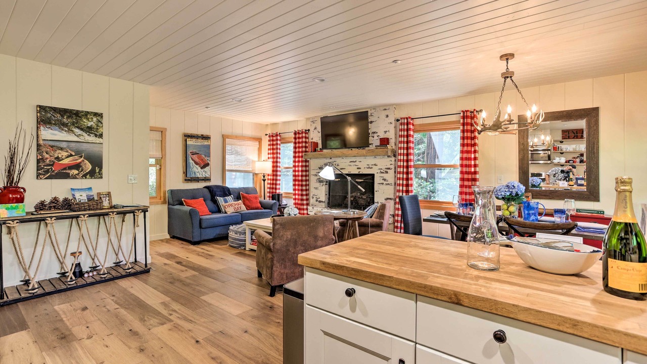 Photo of Livingroom in Cedar Glen