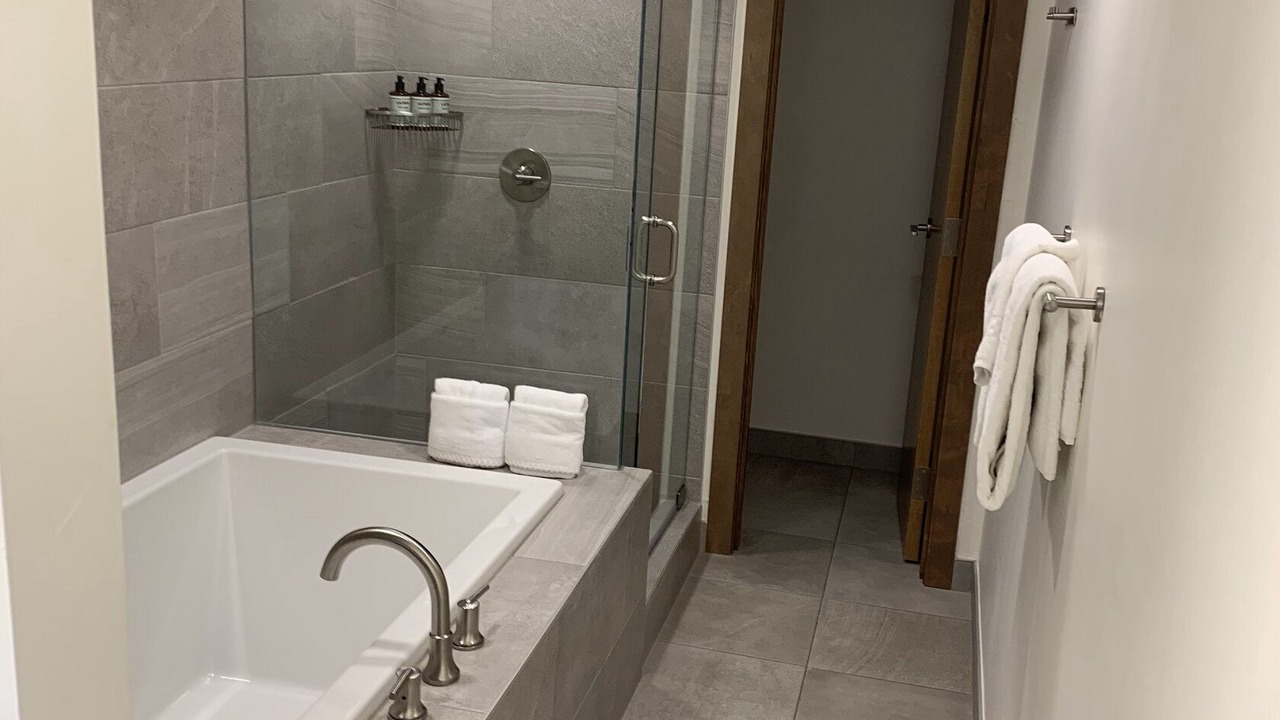 Photo of Bathroom in Peak 8