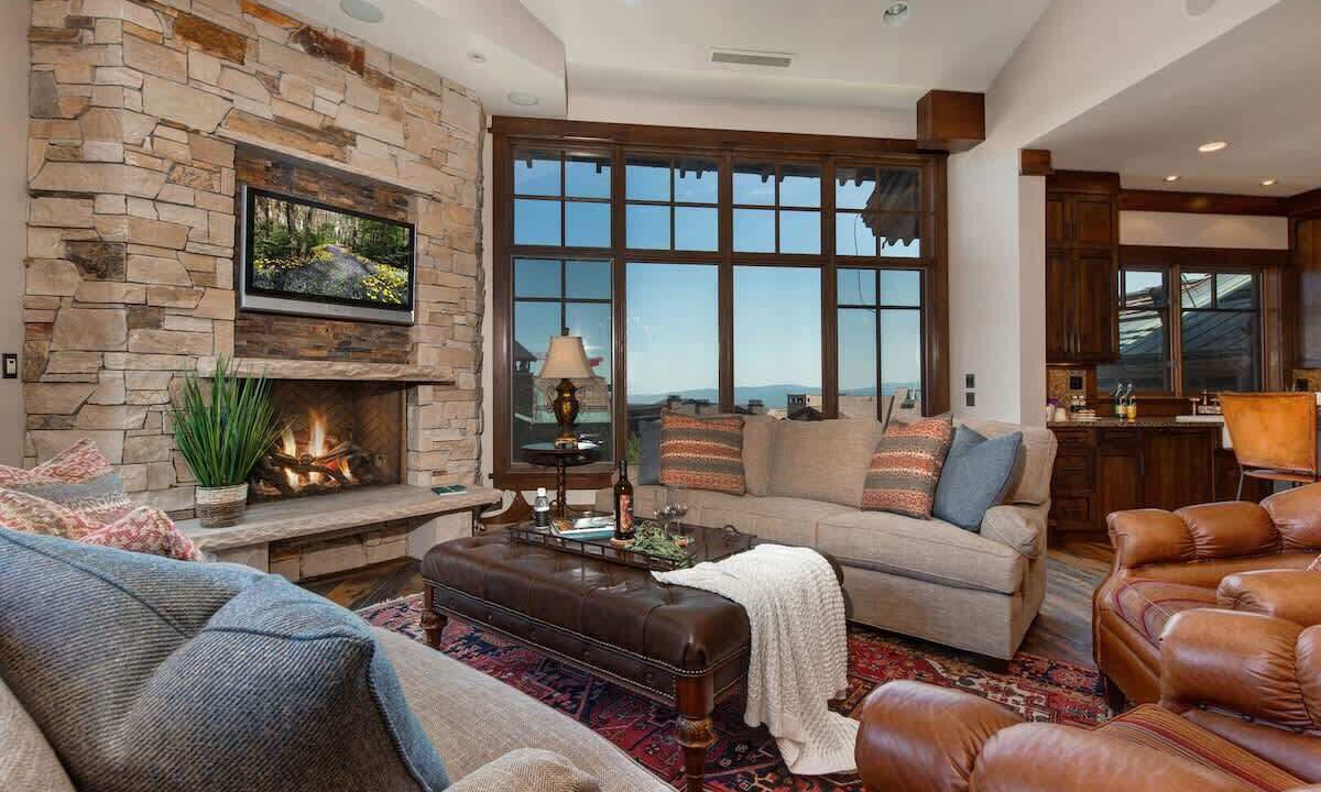 Photo of Livingroom in Empire Pass