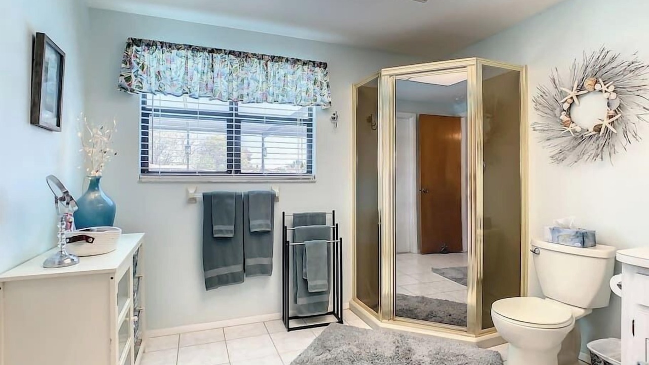 Photo of Bathroom in Regency Park