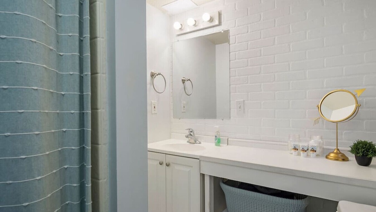 Photo of Bathroom in Sandy