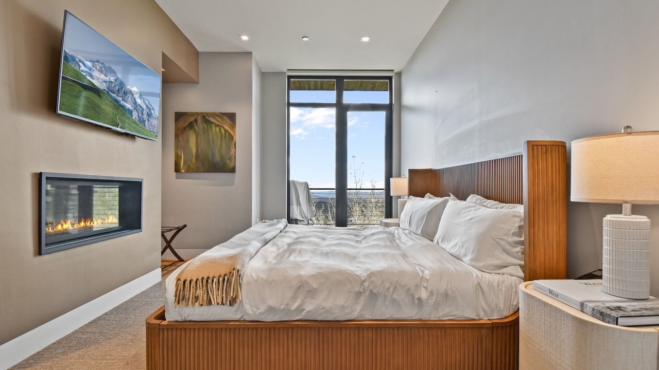 Photo of Livingroom in Empire Pass