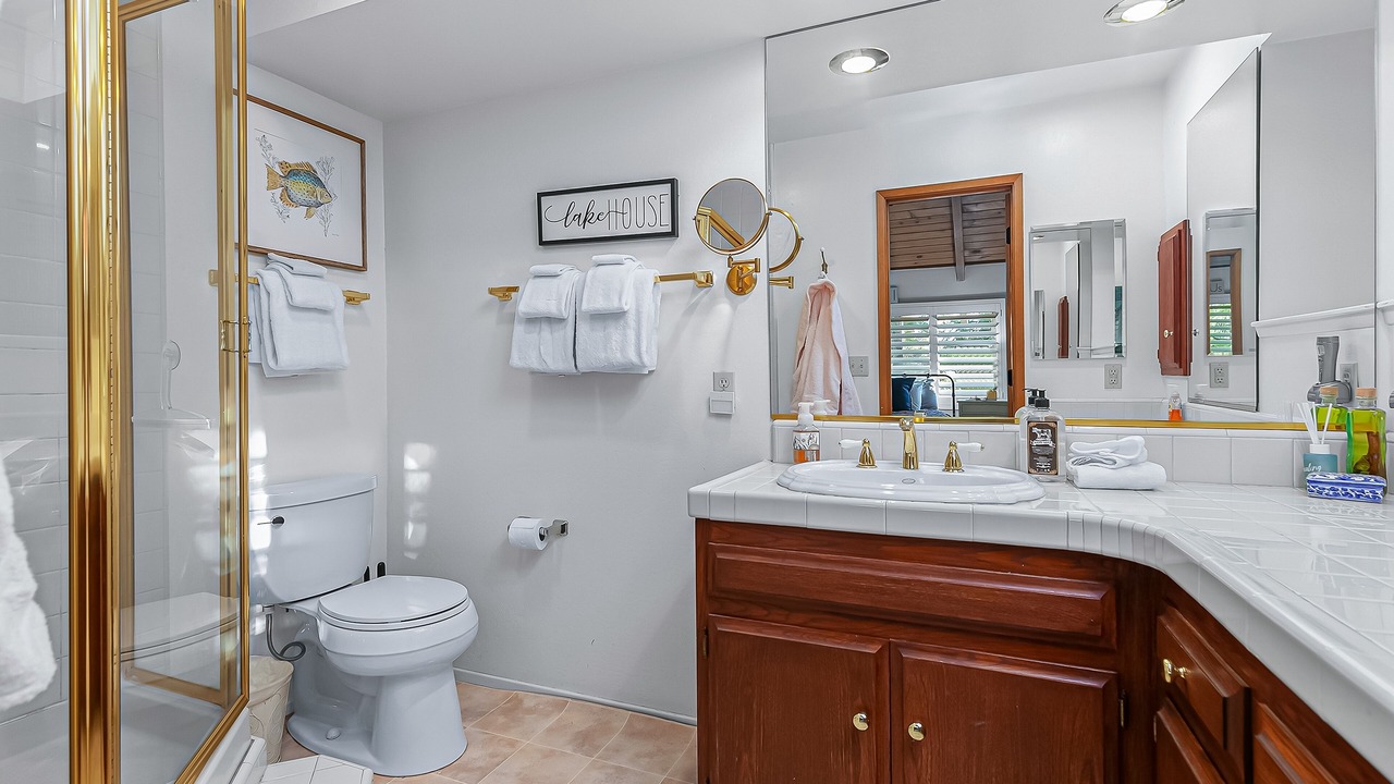 Photo of Bathroom in Blue Jay