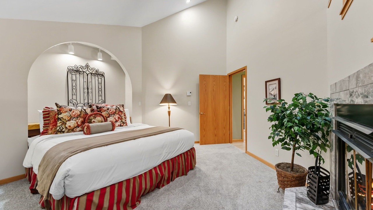 Photo of Livingroom in Warrior's Mark West