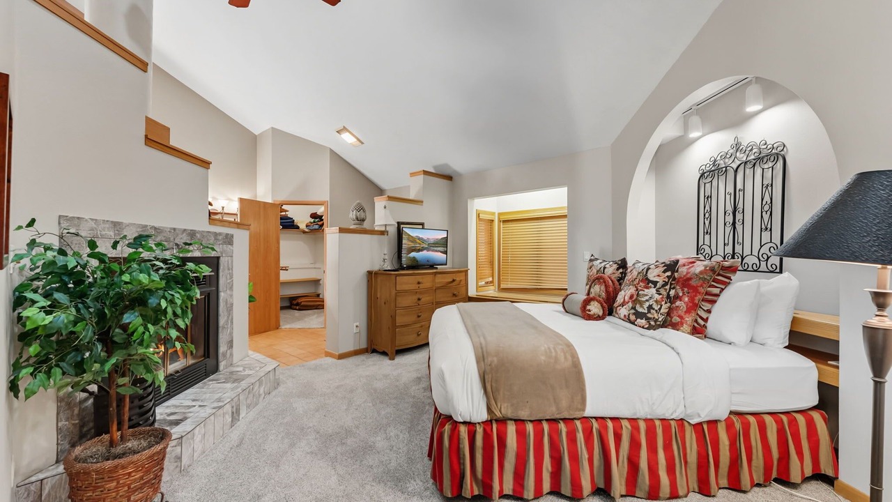Photo of Livingroom in Warrior's Mark West