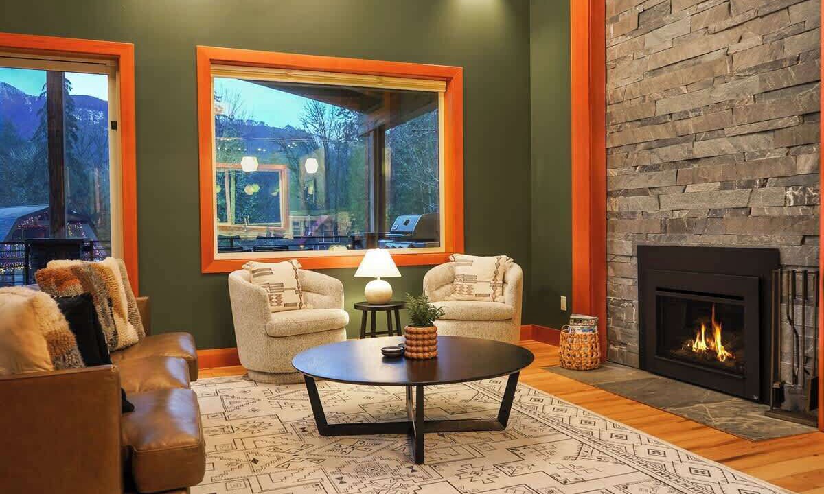 Photo of Livingroom in Glacier