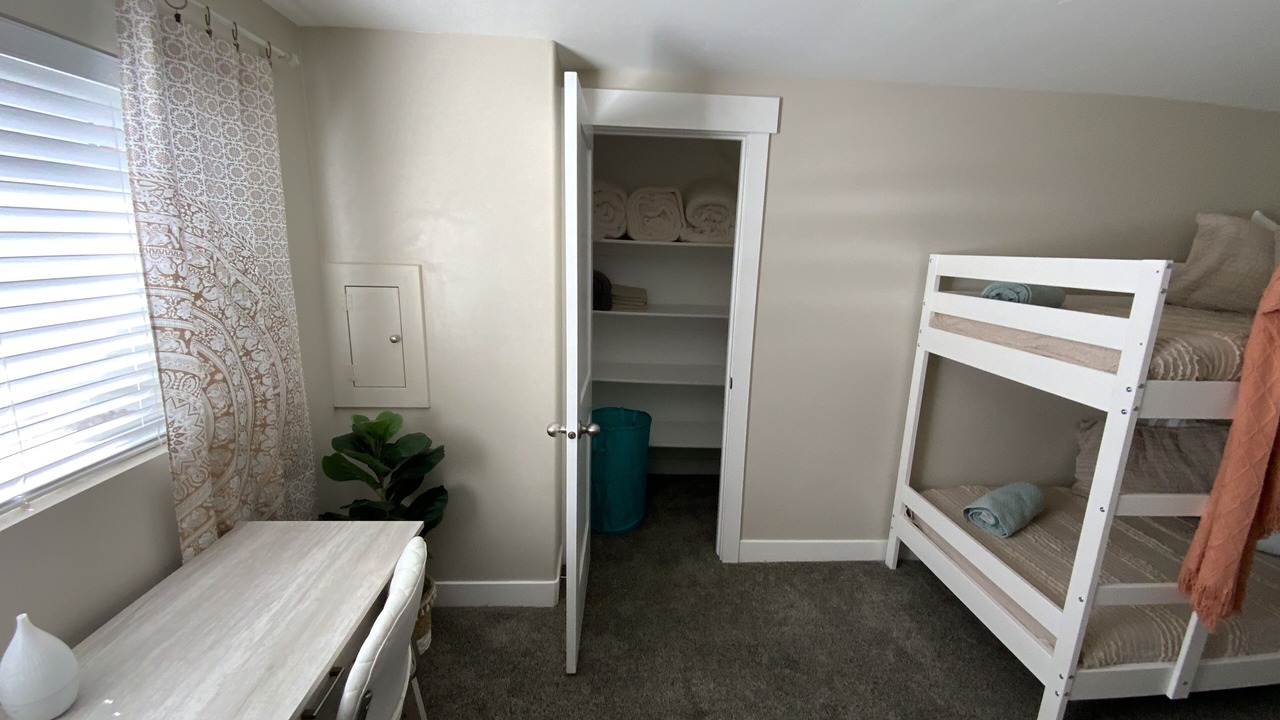 Photo of Bedroom in Sandy